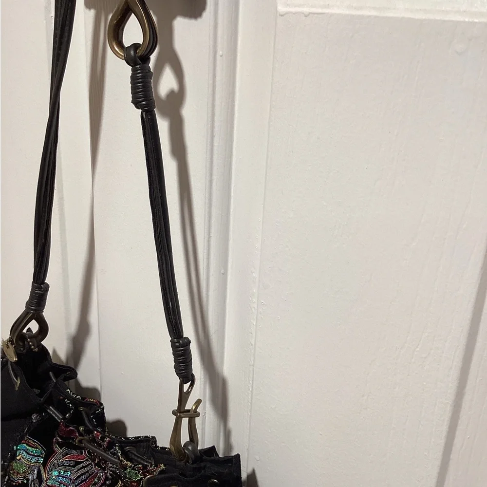 Black beaded shoulder bag with feathered Edges - Picture 6 of 9